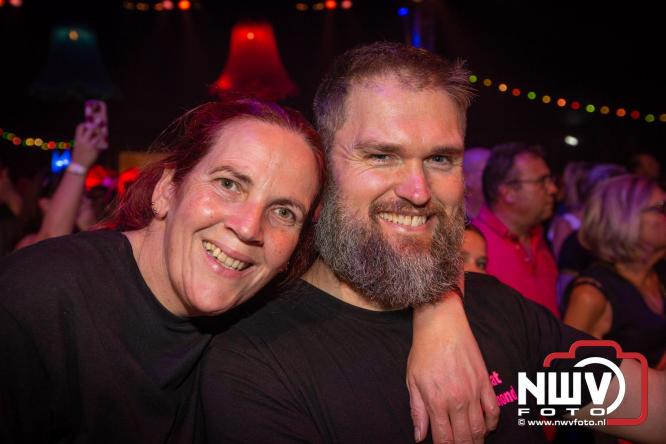 Feestknallers! Mega Piraten Festijn Oldebroek vult uitverkochte tent met oer-gezelligheid tijdens de 2025 editie. - © NWVFoto.nl