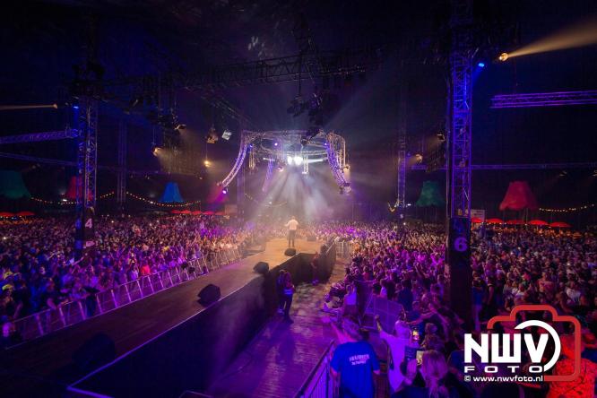 Feestknallers! Mega Piraten Festijn Oldebroek vult uitverkochte tent met oer-gezelligheid tijdens de 2025 editie. - © NWVFoto.nl