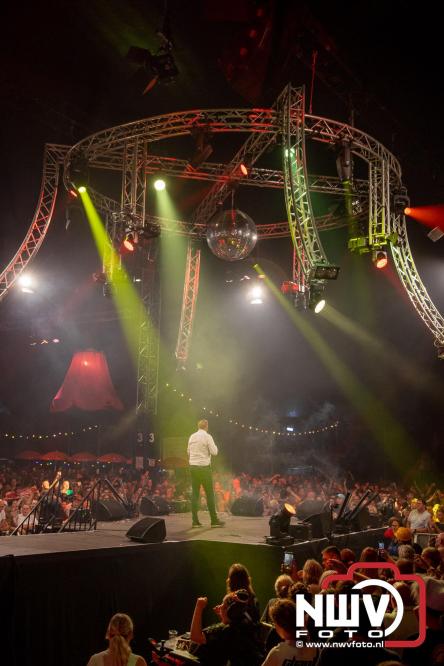 Feestknallers! Mega Piraten Festijn Oldebroek vult uitverkochte tent met oer-gezelligheid tijdens de 2025 editie. - © NWVFoto.nl