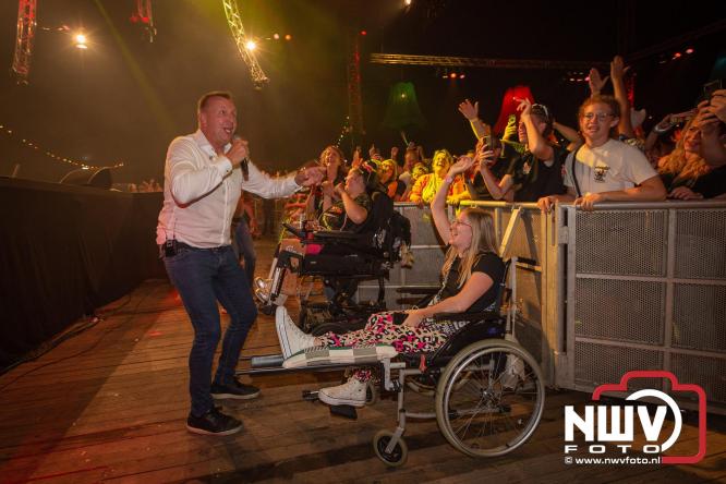 Feestknallers! Mega Piraten Festijn Oldebroek vult uitverkochte tent met oer-gezelligheid tijdens de 2025 editie. - © NWVFoto.nl