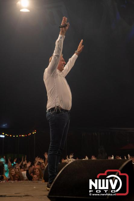 Feestknallers! Mega Piraten Festijn Oldebroek vult uitverkochte tent met oer-gezelligheid tijdens de 2025 editie. - © NWVFoto.nl