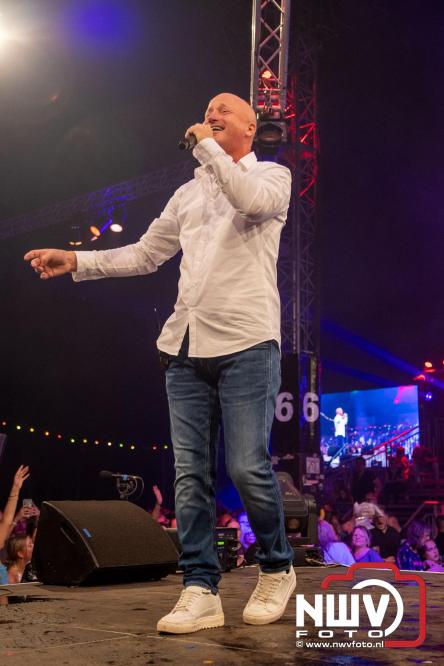 Feestknallers! Mega Piraten Festijn Oldebroek vult uitverkochte tent met oer-gezelligheid tijdens de 2025 editie. - © NWVFoto.nl