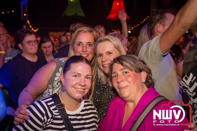 Feestknallers! Mega Piraten Festijn Oldebroek vult uitverkochte tent met oer-gezelligheid tijdens de 2025 editie. - © NWVFoto.nl