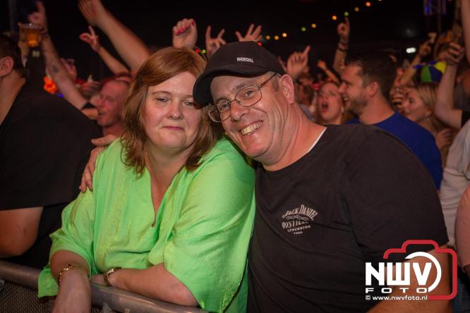 Feestknallers! Mega Piraten Festijn Oldebroek vult uitverkochte tent met oer-gezelligheid tijdens de 2025 editie. - © NWVFoto.nl