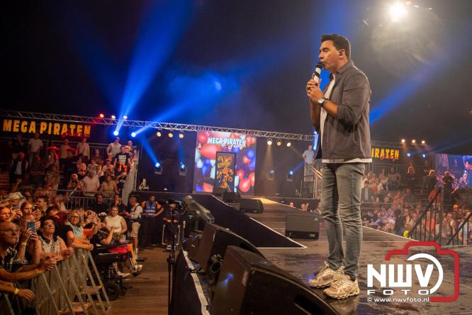 Feestknallers! Mega Piraten Festijn Oldebroek vult uitverkochte tent met oer-gezelligheid tijdens de 2025 editie. - © NWVFoto.nl