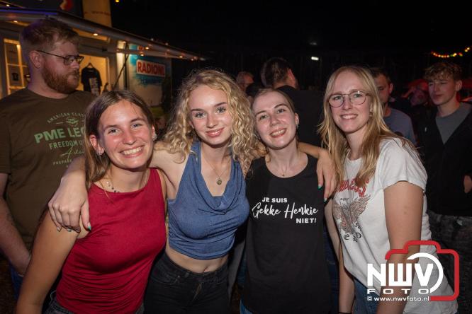Feestknallers! Mega Piraten Festijn Oldebroek vult uitverkochte tent met oer-gezelligheid tijdens de 2025 editie. - © NWVFoto.nl