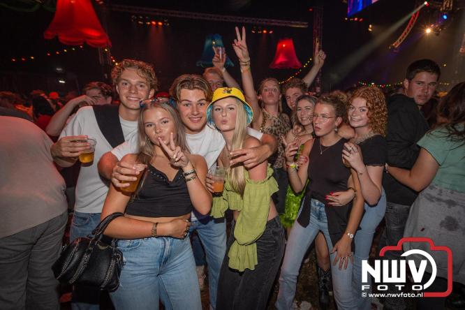 Feestknallers! Mega Piraten Festijn Oldebroek vult uitverkochte tent met oer-gezelligheid tijdens de 2025 editie. - © NWVFoto.nl