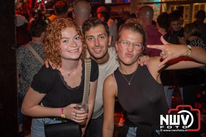 Feestknallers! Mega Piraten Festijn Oldebroek vult uitverkochte tent met oer-gezelligheid tijdens de 2025 editie. - © NWVFoto.nl