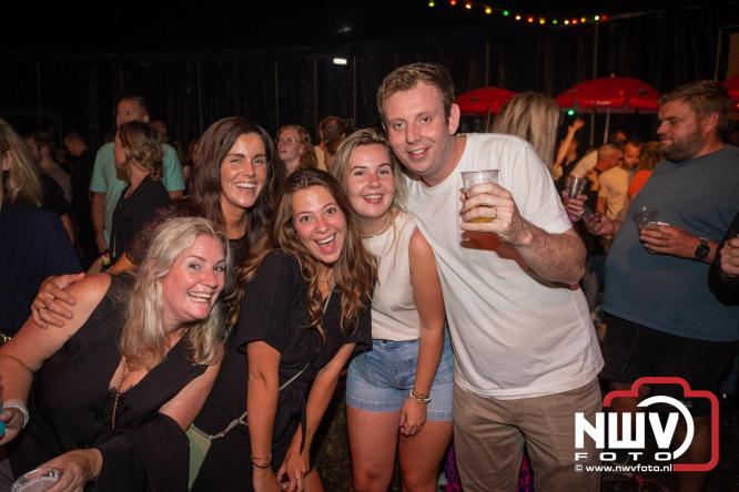 Feestknallers! Mega Piraten Festijn Oldebroek vult uitverkochte tent met oer-gezelligheid tijdens de 2025 editie. - © NWVFoto.nl