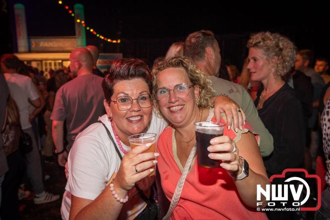 Feestknallers! Mega Piraten Festijn Oldebroek vult uitverkochte tent met oer-gezelligheid tijdens de 2025 editie. - © NWVFoto.nl