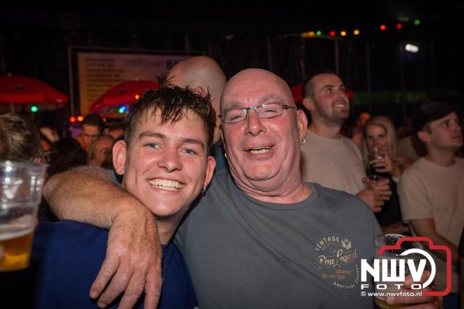 Feestknallers! Mega Piraten Festijn Oldebroek vult uitverkochte tent met oer-gezelligheid tijdens de 2025 editie. - © NWVFoto.nl