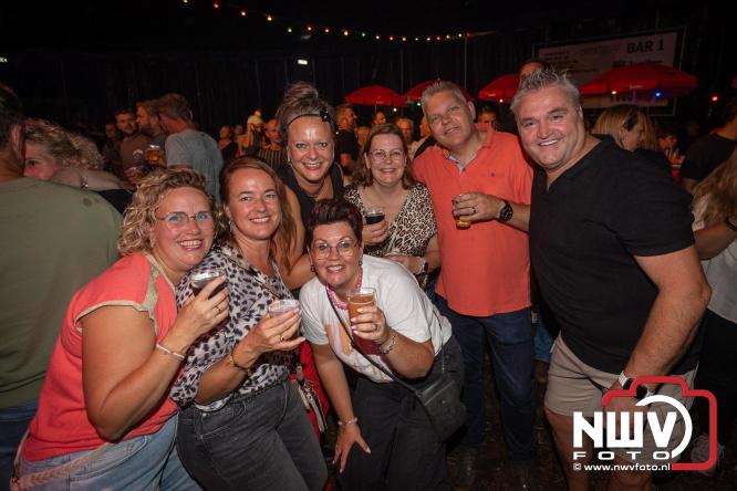 Feestknallers! Mega Piraten Festijn Oldebroek vult uitverkochte tent met oer-gezelligheid tijdens de 2025 editie. - © NWVFoto.nl