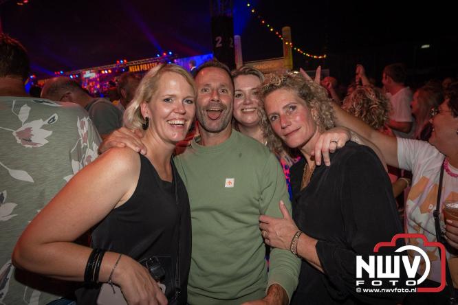 Feestknallers! Mega Piraten Festijn Oldebroek vult uitverkochte tent met oer-gezelligheid tijdens de 2025 editie. - © NWVFoto.nl