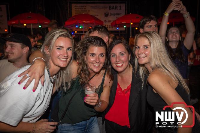 Feestknallers! Mega Piraten Festijn Oldebroek vult uitverkochte tent met oer-gezelligheid tijdens de 2025 editie. - © NWVFoto.nl