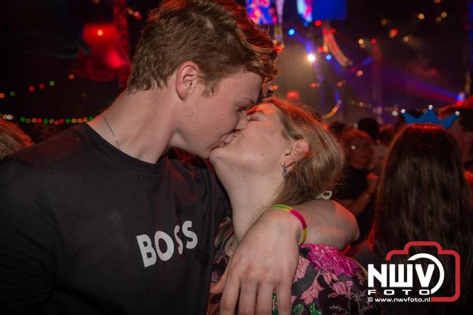 Feestknallers! Mega Piraten Festijn Oldebroek vult uitverkochte tent met oer-gezelligheid tijdens de 2025 editie. - © NWVFoto.nl