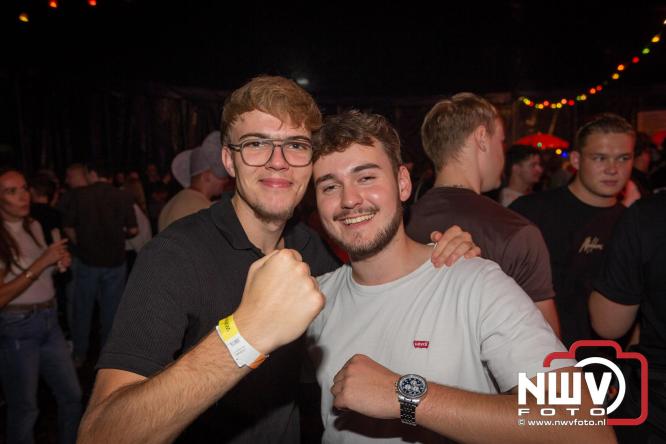 Feestknallers! Mega Piraten Festijn Oldebroek vult uitverkochte tent met oer-gezelligheid tijdens de 2025 editie. - © NWVFoto.nl
