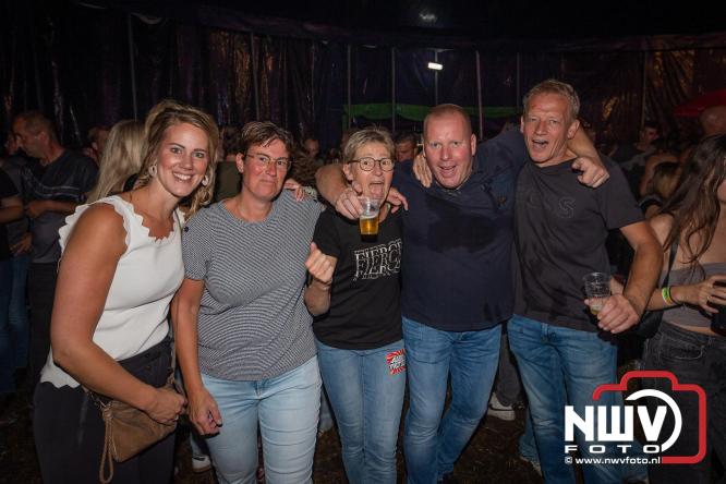Feestknallers! Mega Piraten Festijn Oldebroek vult uitverkochte tent met oer-gezelligheid tijdens de 2025 editie. - © NWVFoto.nl