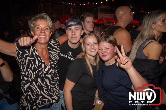 Feestknallers! Mega Piraten Festijn Oldebroek vult uitverkochte tent met oer-gezelligheid tijdens de 2025 editie. - © NWVFoto.nl