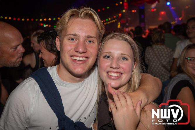 Feestknallers! Mega Piraten Festijn Oldebroek vult uitverkochte tent met oer-gezelligheid tijdens de 2025 editie. - © NWVFoto.nl