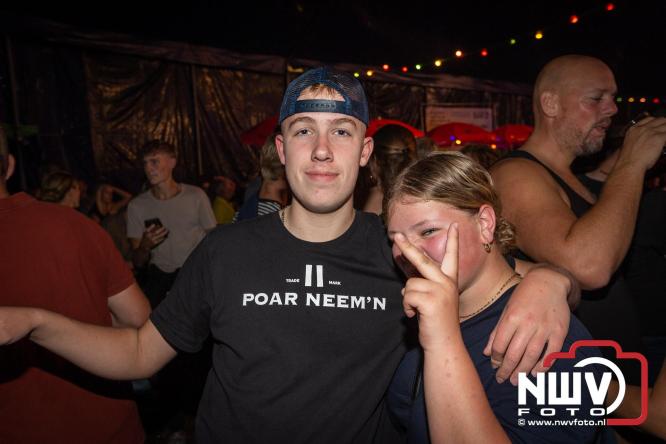 Feestknallers! Mega Piraten Festijn Oldebroek vult uitverkochte tent met oer-gezelligheid tijdens de 2025 editie. - © NWVFoto.nl
