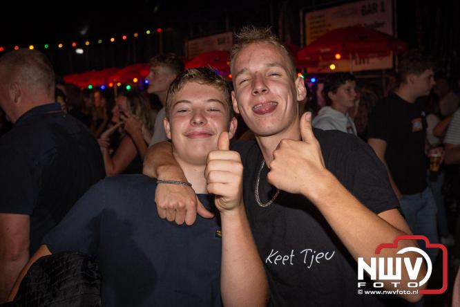 Feestknallers! Mega Piraten Festijn Oldebroek vult uitverkochte tent met oer-gezelligheid tijdens de 2025 editie. - © NWVFoto.nl
