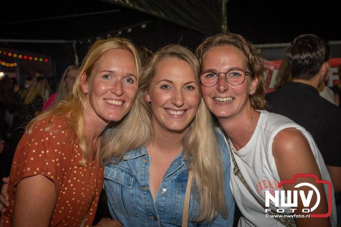 Feestknallers! Mega Piraten Festijn Oldebroek vult uitverkochte tent met oer-gezelligheid tijdens de 2025 editie. - © NWVFoto.nl
