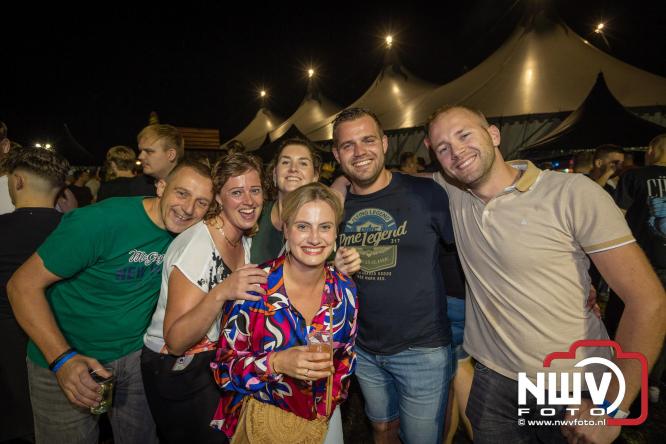 Feestknallers! Mega Piraten Festijn Oldebroek vult uitverkochte tent met oer-gezelligheid tijdens de 2025 editie. - © NWVFoto.nl