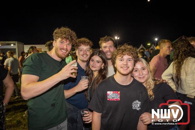 Feestknallers! Mega Piraten Festijn Oldebroek vult uitverkochte tent met oer-gezelligheid tijdens de 2025 editie. - © NWVFoto.nl