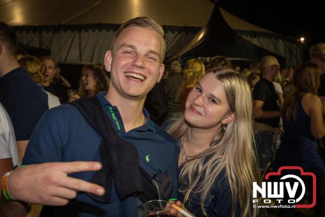 Feestknallers! Mega Piraten Festijn Oldebroek vult uitverkochte tent met oer-gezelligheid tijdens de 2025 editie. - © NWVFoto.nl