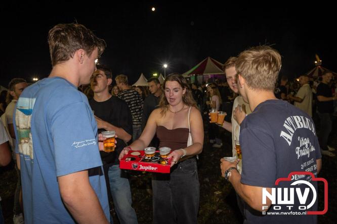 Feestknallers! Mega Piraten Festijn Oldebroek vult uitverkochte tent met oer-gezelligheid tijdens de 2025 editie. - © NWVFoto.nl