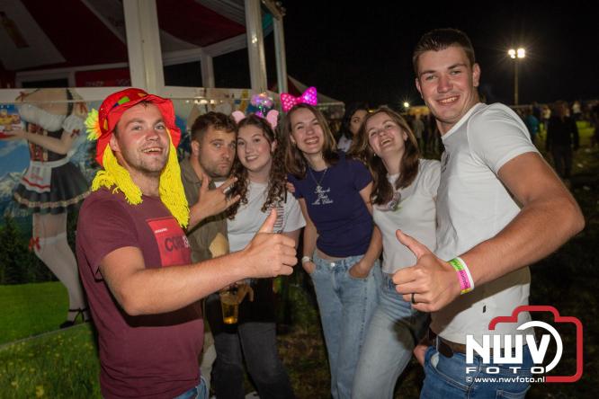 Feestknallers! Mega Piraten Festijn Oldebroek vult uitverkochte tent met oer-gezelligheid tijdens de 2025 editie. - © NWVFoto.nl