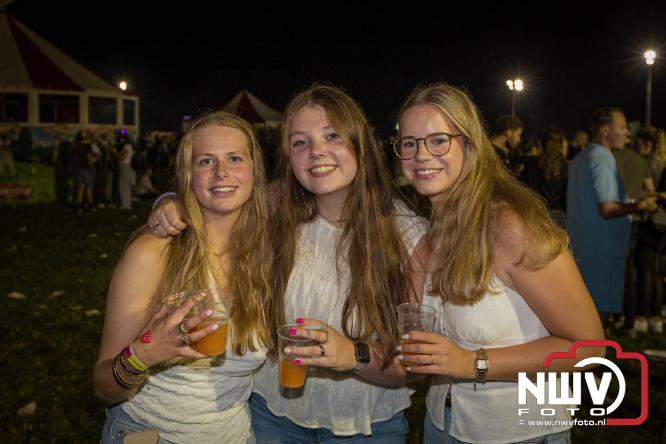 Feestknallers! Mega Piraten Festijn Oldebroek vult uitverkochte tent met oer-gezelligheid tijdens de 2025 editie. - © NWVFoto.nl