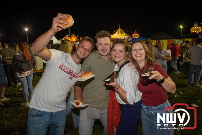 Feestknallers! Mega Piraten Festijn Oldebroek vult uitverkochte tent met oer-gezelligheid tijdens de 2025 editie. - © NWVFoto.nl