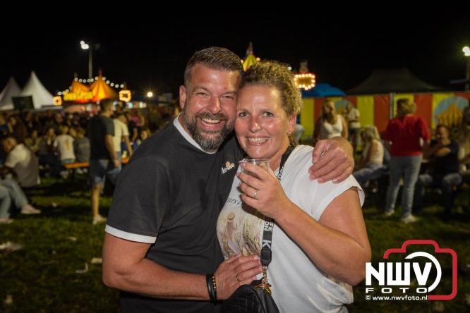 Feestknallers! Mega Piraten Festijn Oldebroek vult uitverkochte tent met oer-gezelligheid tijdens de 2025 editie. - © NWVFoto.nl