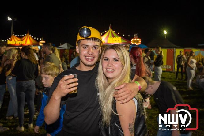 Feestknallers! Mega Piraten Festijn Oldebroek vult uitverkochte tent met oer-gezelligheid tijdens de 2025 editie. - © NWVFoto.nl