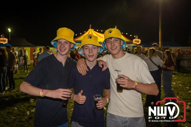 Feestknallers! Mega Piraten Festijn Oldebroek vult uitverkochte tent met oer-gezelligheid tijdens de 2025 editie. - © NWVFoto.nl