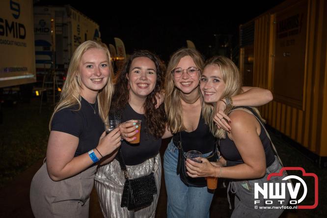 Feestknallers! Mega Piraten Festijn Oldebroek vult uitverkochte tent met oer-gezelligheid tijdens de 2025 editie. - © NWVFoto.nl