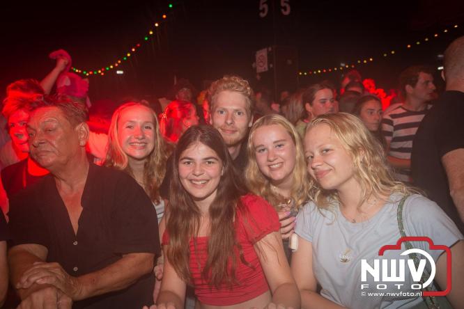 Feestknallers! Mega Piraten Festijn Oldebroek vult uitverkochte tent met oer-gezelligheid tijdens de 2025 editie. - © NWVFoto.nl