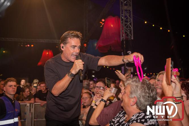 Feestknallers! Mega Piraten Festijn Oldebroek vult uitverkochte tent met oer-gezelligheid tijdens de 2025 editie. - © NWVFoto.nl