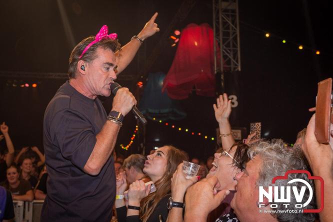 Feestknallers! Mega Piraten Festijn Oldebroek vult uitverkochte tent met oer-gezelligheid tijdens de 2025 editie. - © NWVFoto.nl