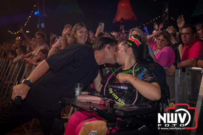 Feestknallers! Mega Piraten Festijn Oldebroek vult uitverkochte tent met oer-gezelligheid tijdens de 2025 editie. - © NWVFoto.nl