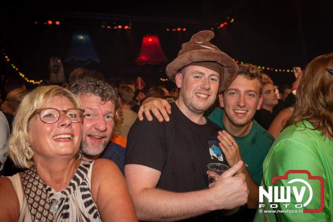 Feestknallers! Mega Piraten Festijn Oldebroek vult uitverkochte tent met oer-gezelligheid tijdens de 2025 editie. - © NWVFoto.nl