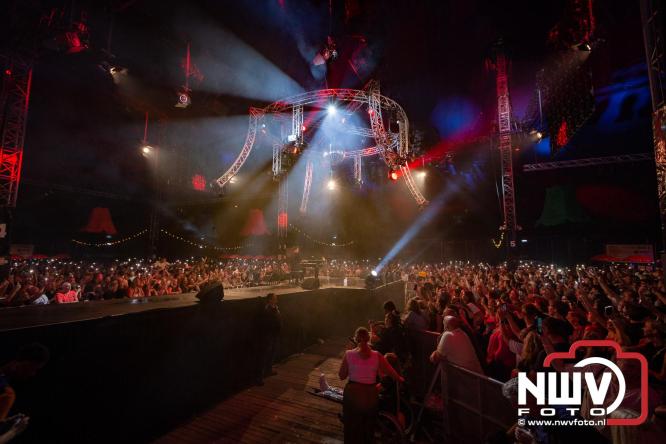 Feestknallers! Mega Piraten Festijn Oldebroek vult uitverkochte tent met oer-gezelligheid tijdens de 2025 editie. - © NWVFoto.nl
