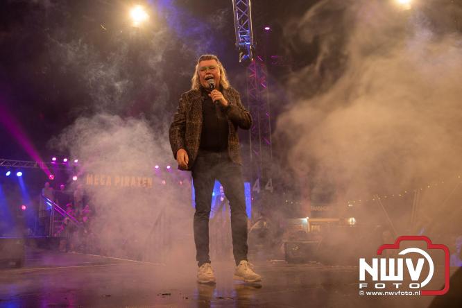 Feestknallers! Mega Piraten Festijn Oldebroek vult uitverkochte tent met oer-gezelligheid tijdens de 2025 editie. - © NWVFoto.nl
