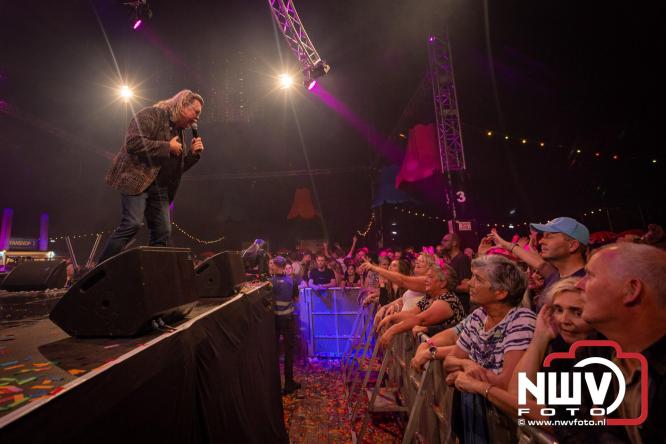 Feestknallers! Mega Piraten Festijn Oldebroek vult uitverkochte tent met oer-gezelligheid tijdens de 2025 editie. - © NWVFoto.nl