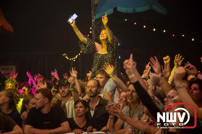 Feestknallers! Mega Piraten Festijn Oldebroek vult uitverkochte tent met oer-gezelligheid tijdens de 2025 editie. - © NWVFoto.nl