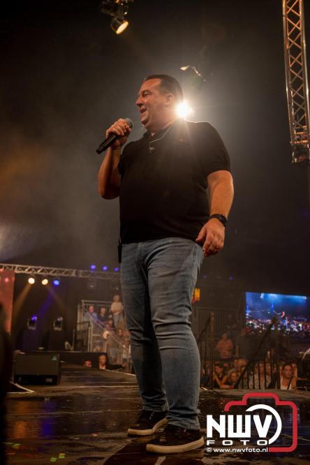 Feestknallers! Mega Piraten Festijn Oldebroek vult uitverkochte tent met oer-gezelligheid tijdens de 2025 editie. - © NWVFoto.nl