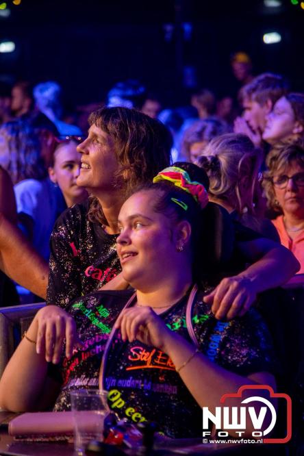 Feestknallers! Mega Piraten Festijn Oldebroek vult uitverkochte tent met oer-gezelligheid tijdens de 2025 editie. - © NWVFoto.nl