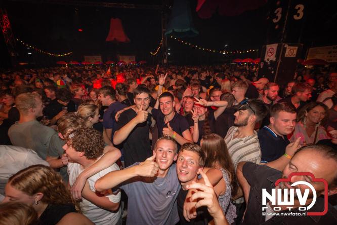 Feestknallers! Mega Piraten Festijn Oldebroek vult uitverkochte tent met oer-gezelligheid tijdens de 2025 editie. - © NWVFoto.nl