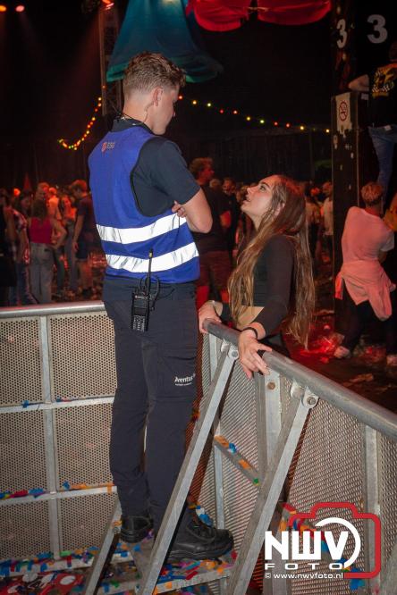 Feestknallers! Mega Piraten Festijn Oldebroek vult uitverkochte tent met oer-gezelligheid tijdens de 2025 editie. - © NWVFoto.nl